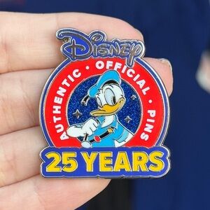 Disney Parks 25 Years of Pin Trading Authentic Donald Duck Mystery Pin
